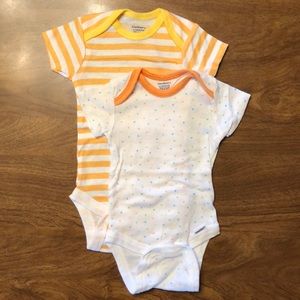 Adorable Gerber onesies 🎃